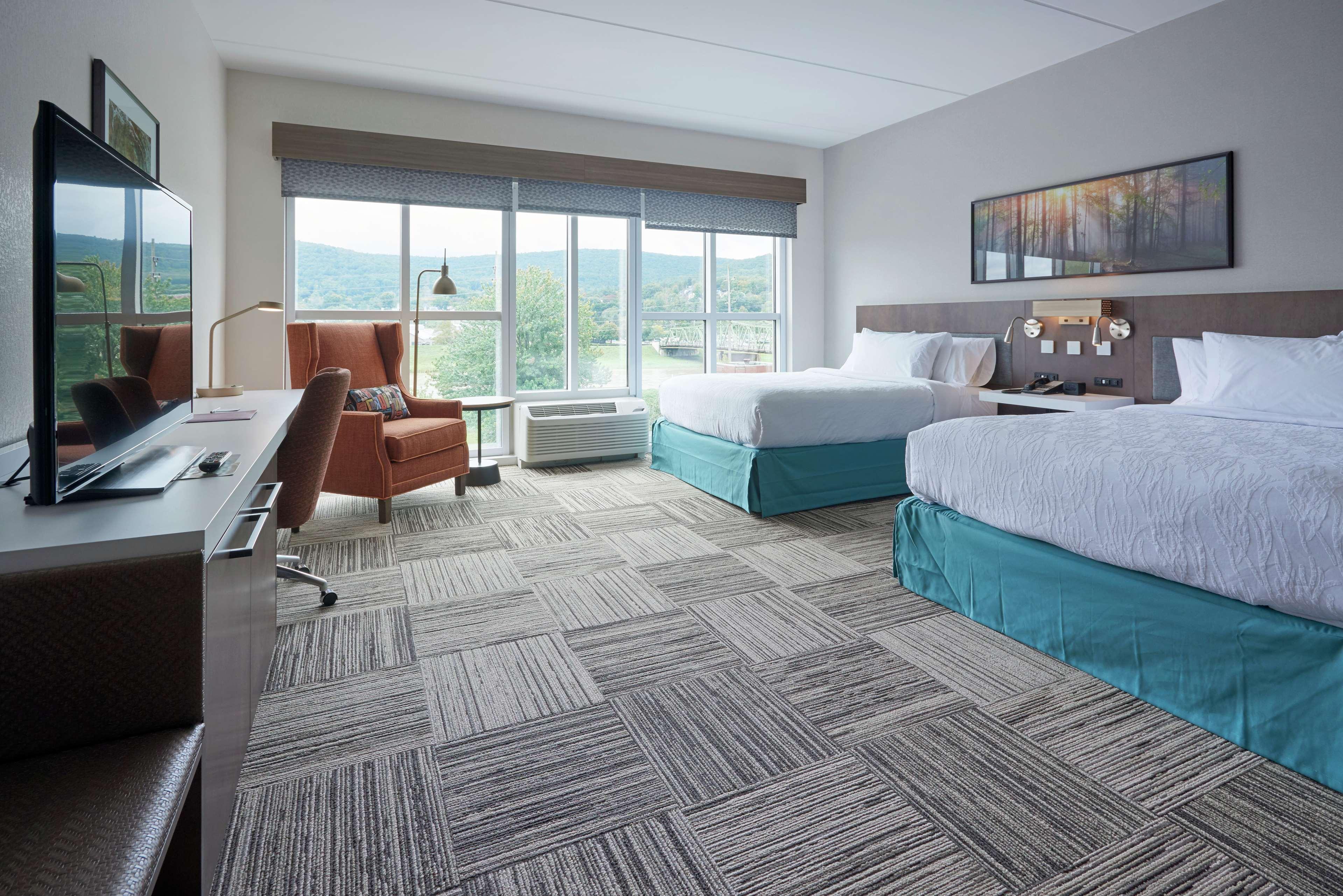 Hilton Garden Inn Corning Downtown Bagian luar foto