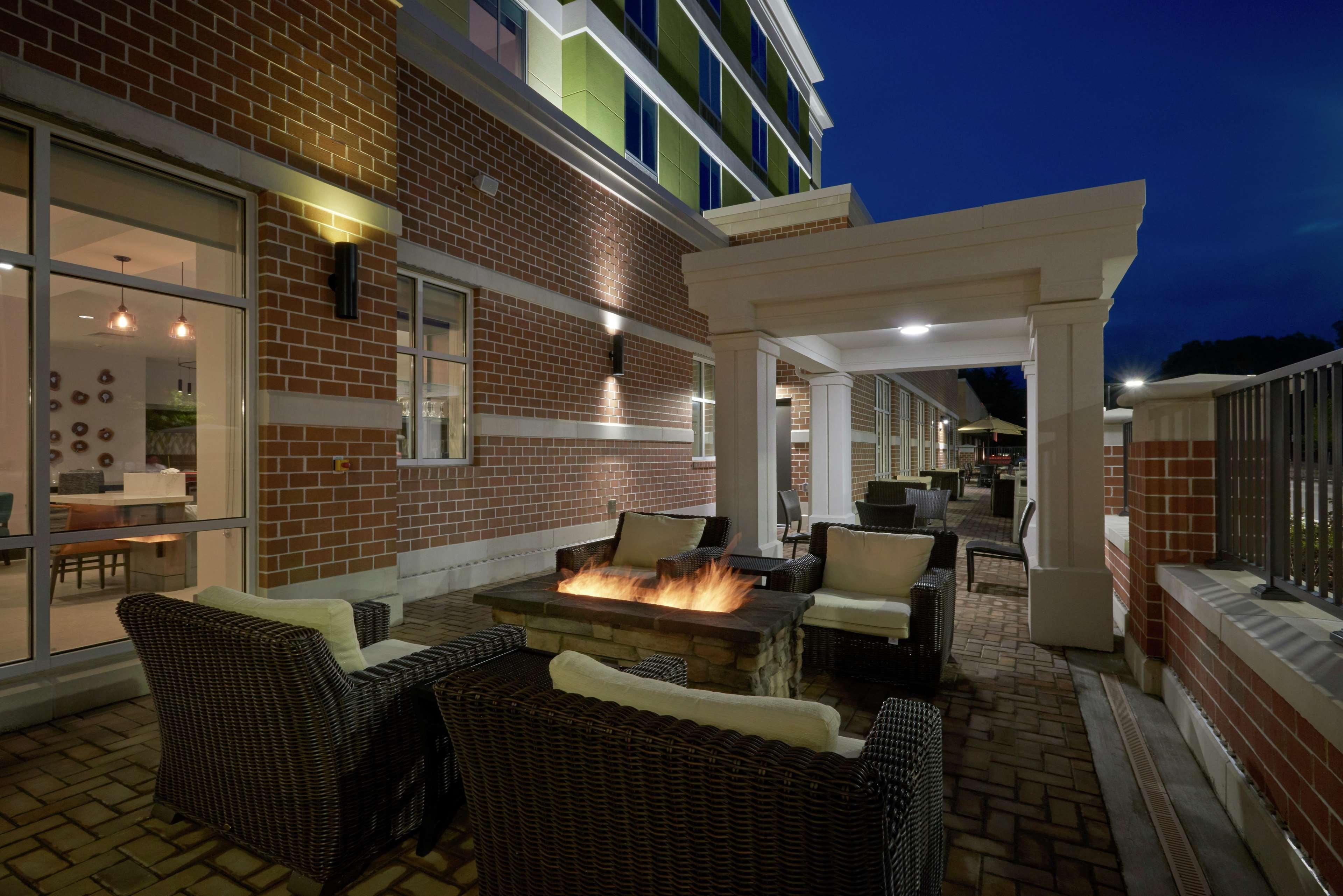Hilton Garden Inn Corning Downtown Bagian luar foto