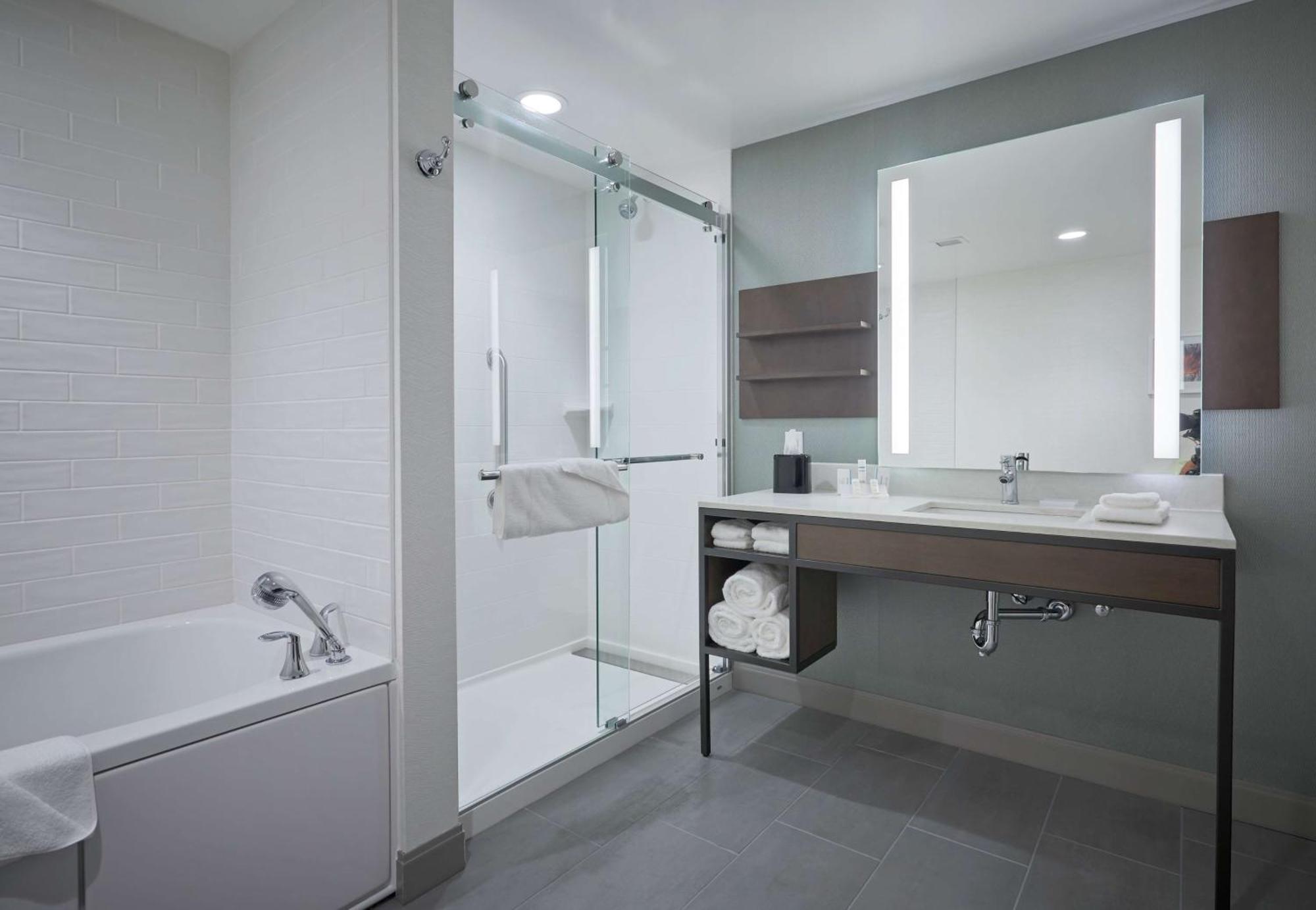 Hilton Garden Inn Corning Downtown Bagian luar foto
