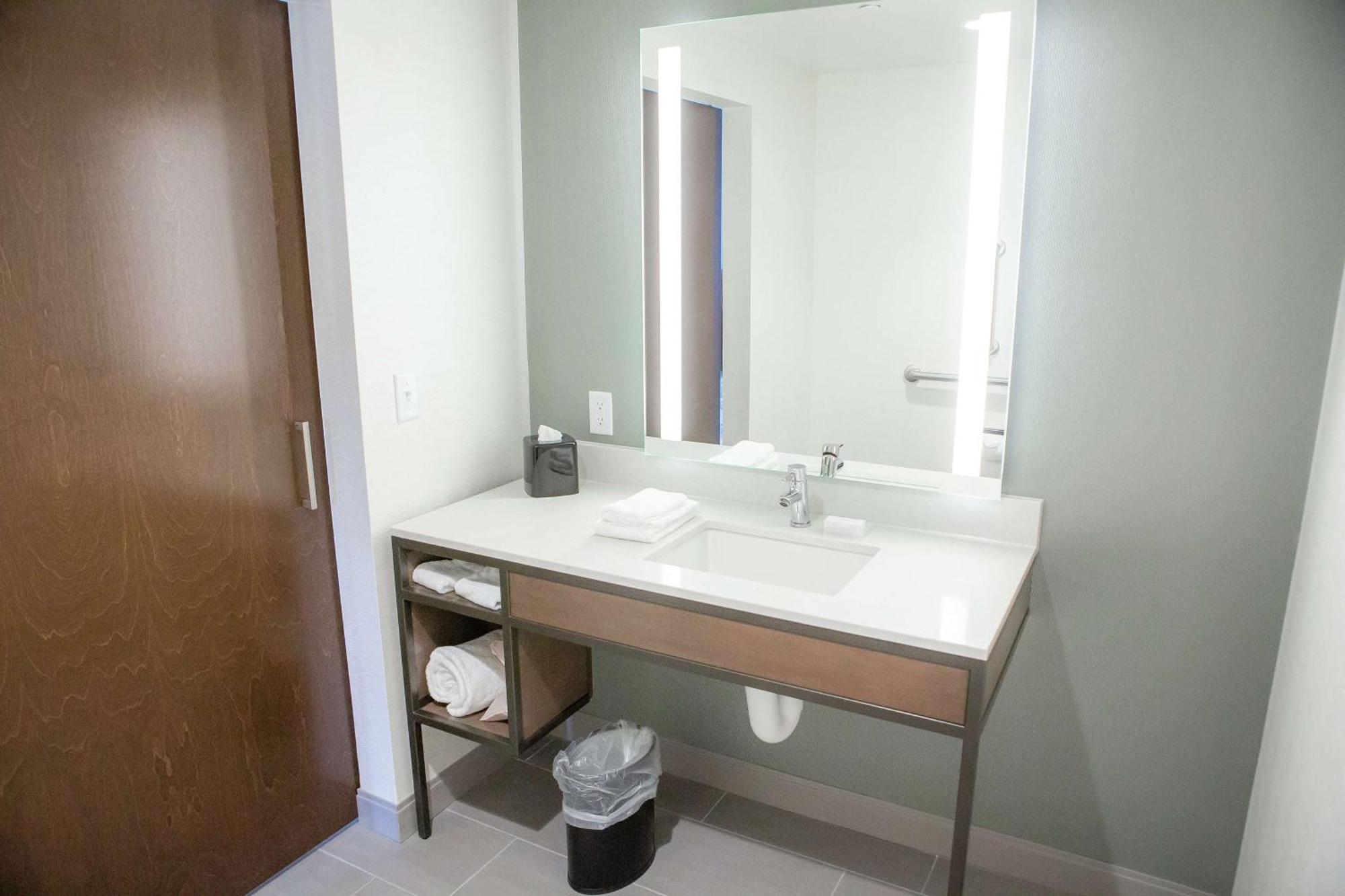 Hilton Garden Inn Corning Downtown Bagian luar foto