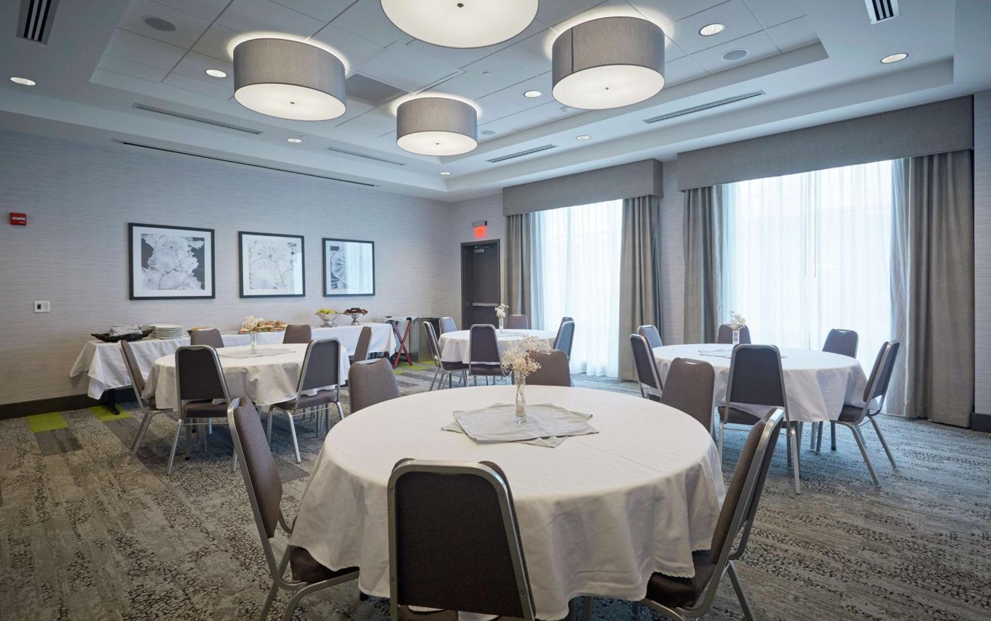 Hilton Garden Inn Corning Downtown Bagian luar foto